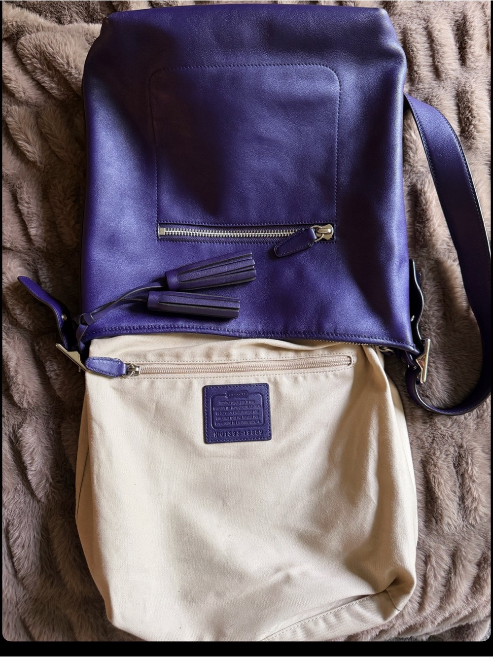 NWT VINTAGE COACH LEGACY PURPLE DUFFLE BAG
19889 - Picture 7 of 12